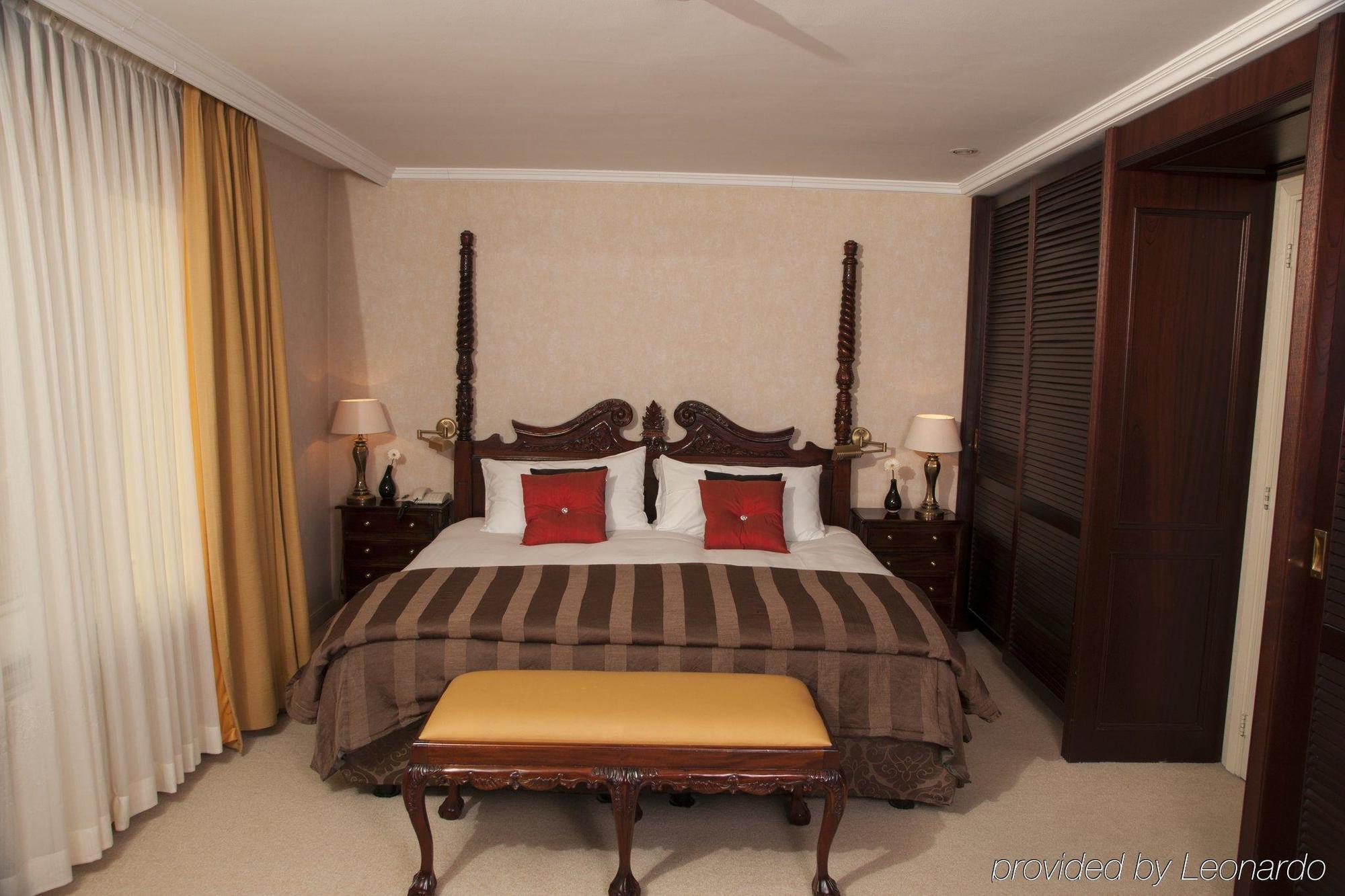 Hotel Van Oranje Noordwijk Phòng bức ảnh A bedroom at the hotel